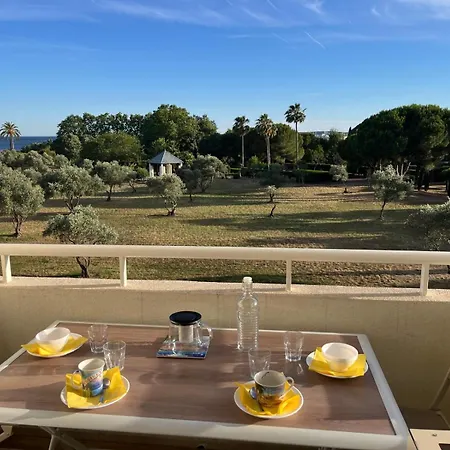 Апартаменти One-bedroom With Balcony, Sea And Park Views, Air Conditioning, Swimming Pool And Parking *