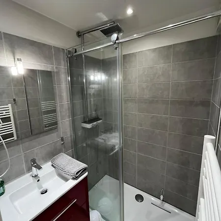 One-bedroom With Balcony, Sea And Park Views, Air Conditioning, Swimming Pool And Parking Апартаменти *
