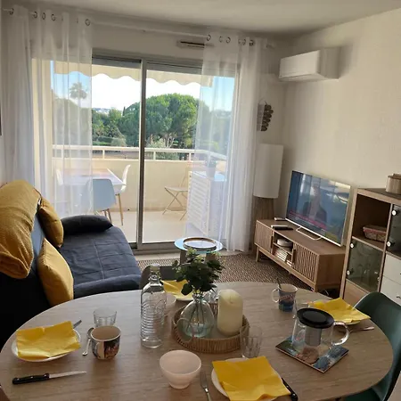 One-bedroom With Balcony, Sea And Park Views, Air Conditioning, Swimming Pool And Parking Апартаменти Антіб
